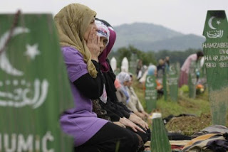 Hukum Ziarah Kubur, Adab-adab dan Larangannya Hukum Ziarah Kubur, Adab-adab dan Larangannya
