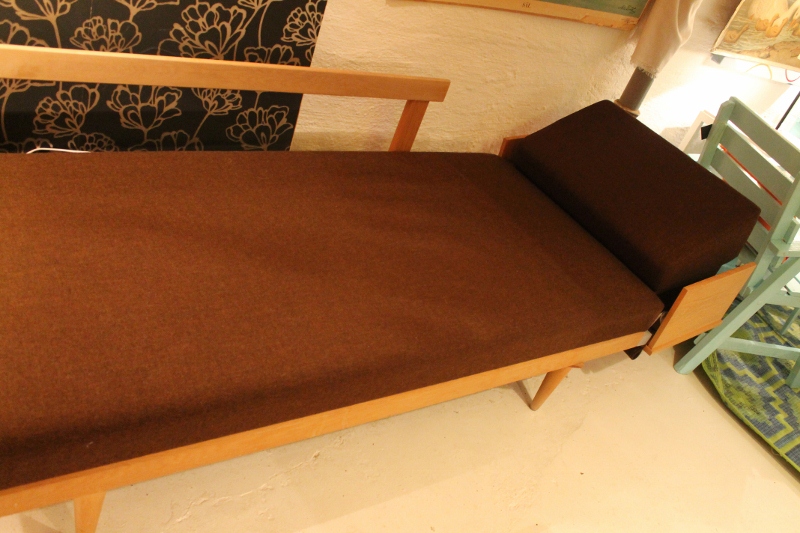 Butiken Blue Corner 60tals dagbädd soffa med bord Butiken Blue Corner 60tals dagbädd soffa med bord