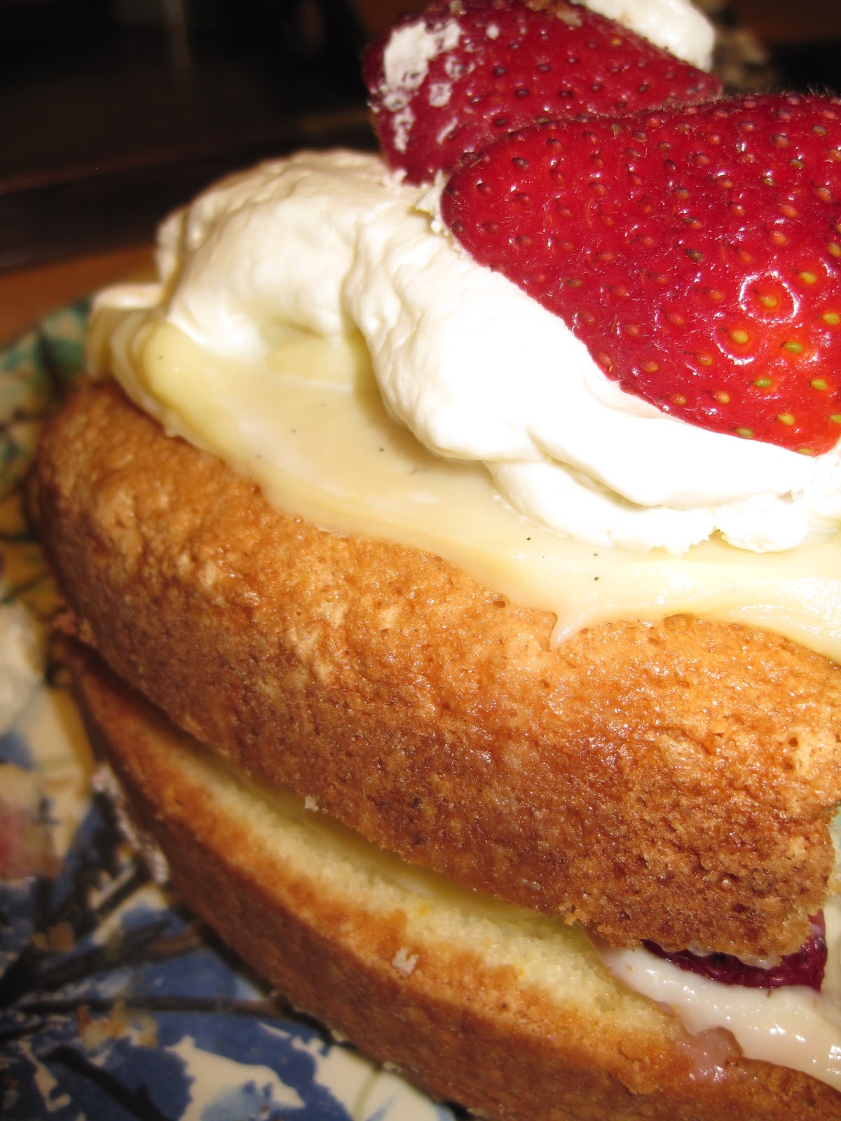 Mama Sarah's Kitchen: Portuguese Sponge Cake with Vanilla Bean Pastry Cream