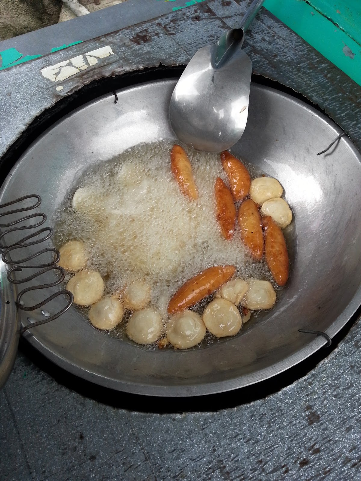Country Gourmet Traveler: Philippine Street Food Fishballs