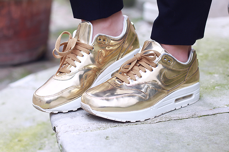 air max liquid gold metal