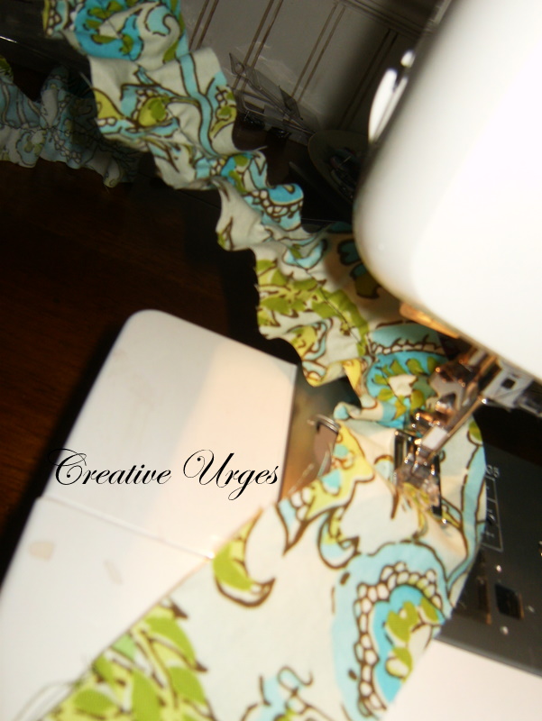 Creative UrgesCreative Blogspot How to make a crib skirt/dust ruffle