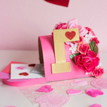 Pretty Valentine box ideas!