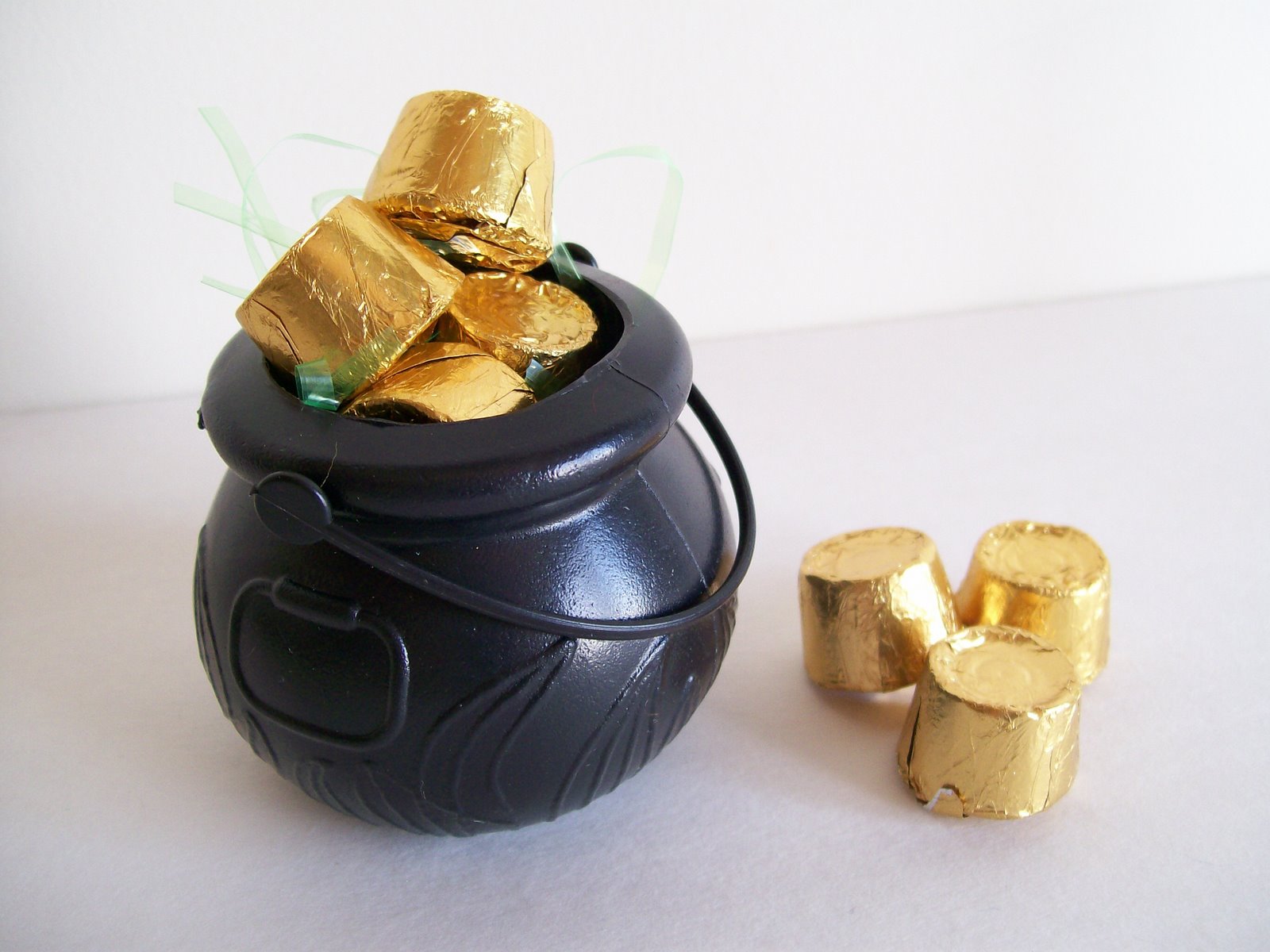 Serving Pink Lemonade Pot of Gold