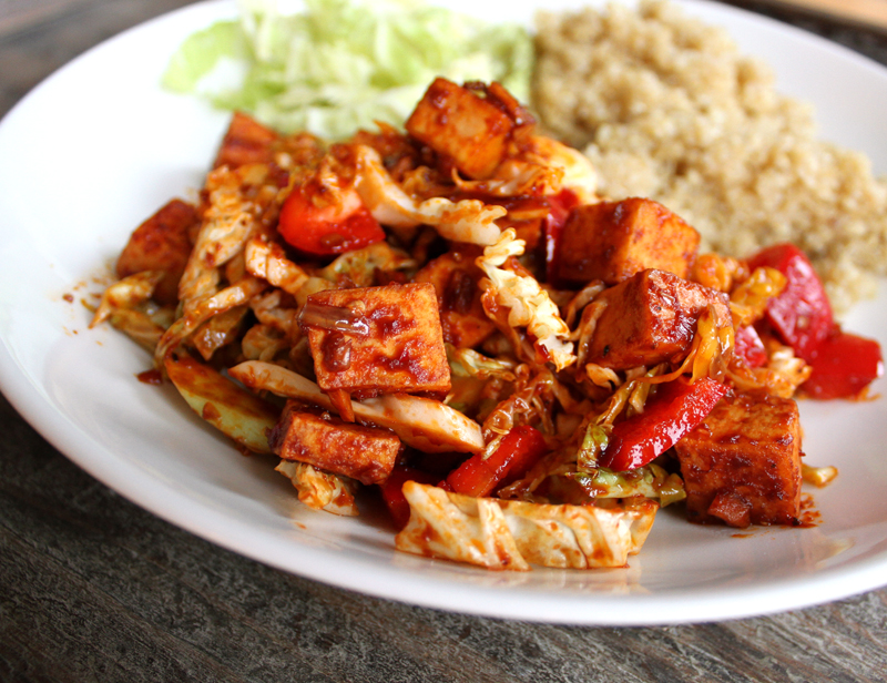 Marinert tofu med savoykål og paprika Veganmisjonen