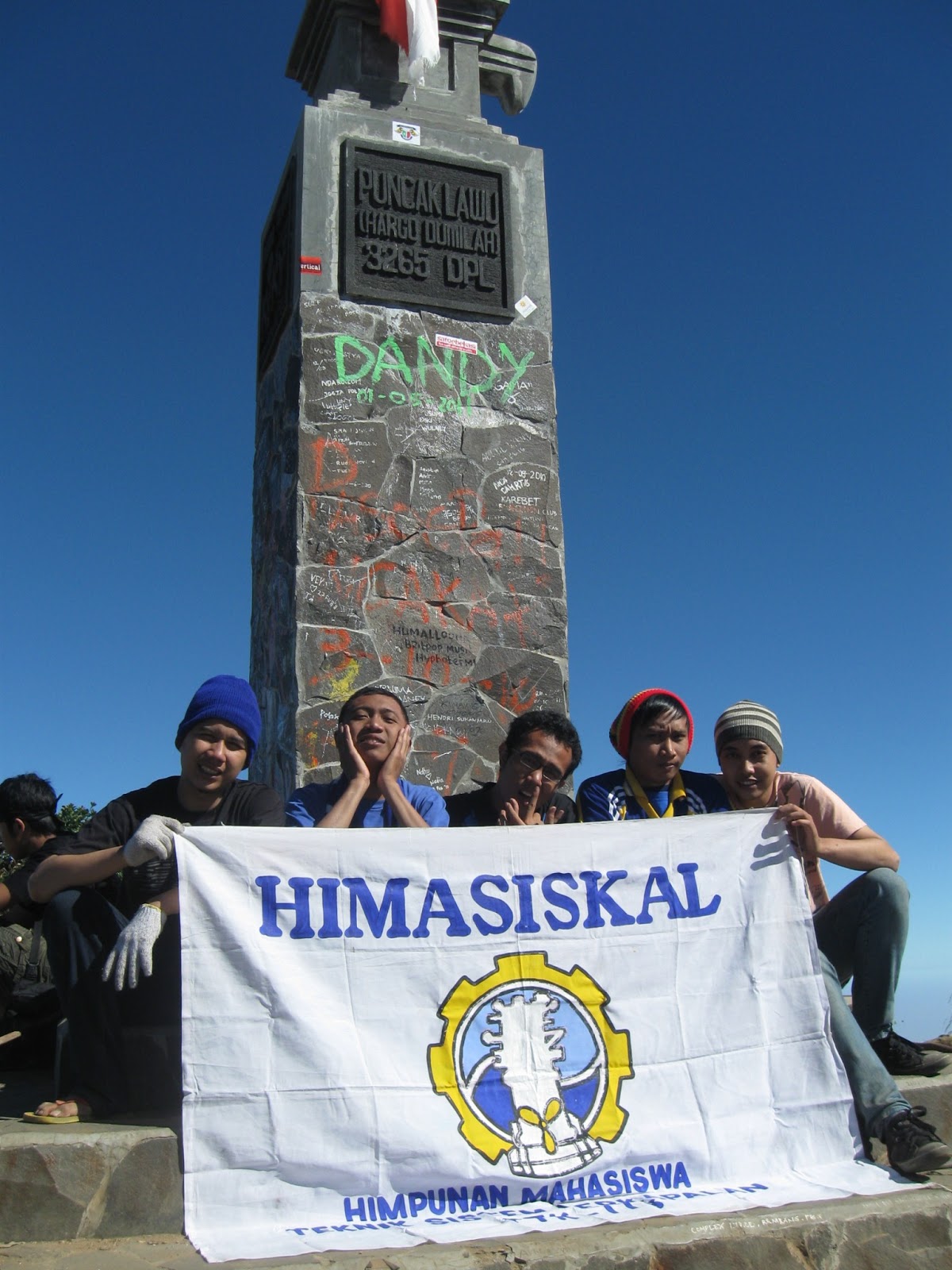 SETAPAK KECIL: Gunung Lawu (Cemoro Kandang)