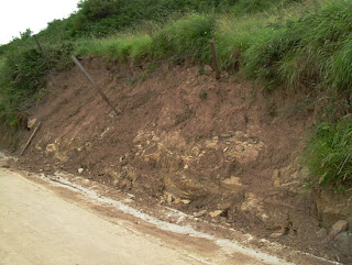 desmonte para anchar la carretera