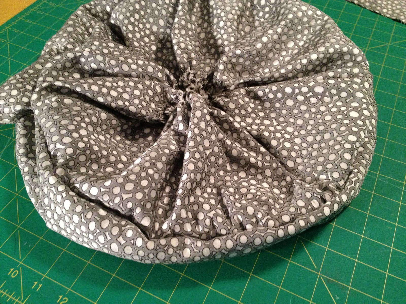 DIY Tutorial Gathered Circular Pillow