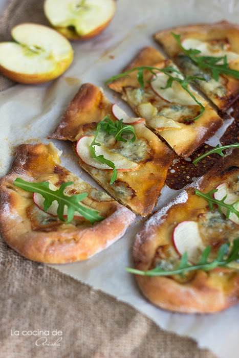 Pizza Crujiente De Manzana, Gorgonzola Y Miel
