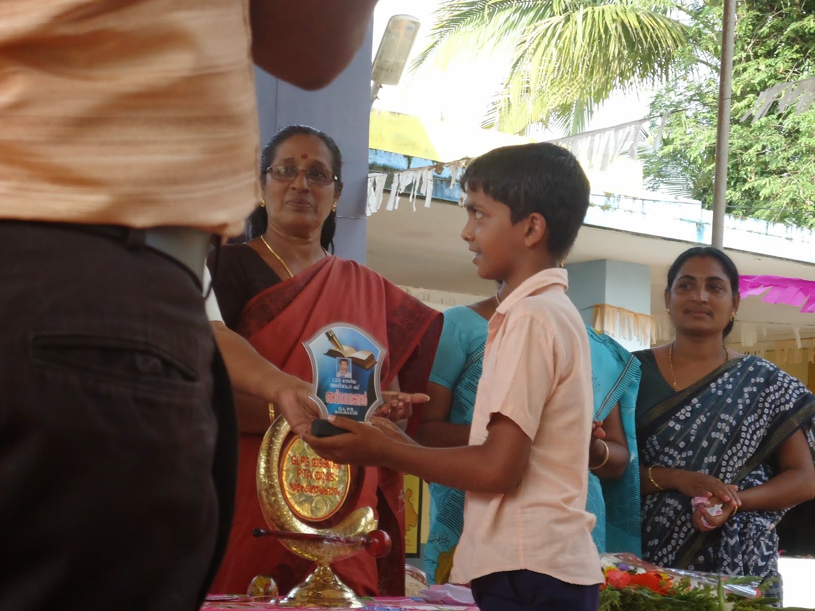 അവാര്‍ഡ് വിതരണം