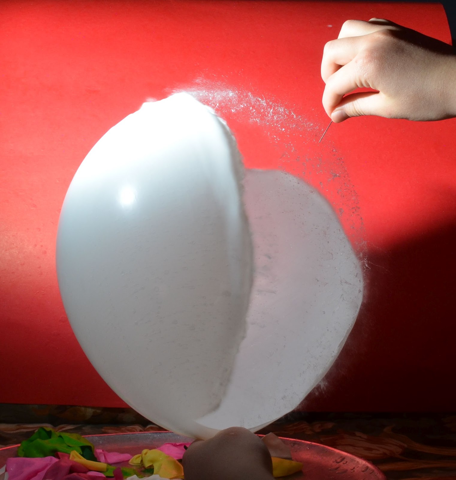 DSC_5062_sound_balloon_pop_water_white.j