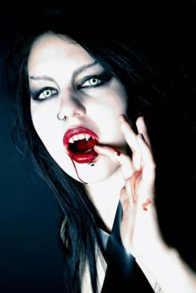 vampire eye makeup