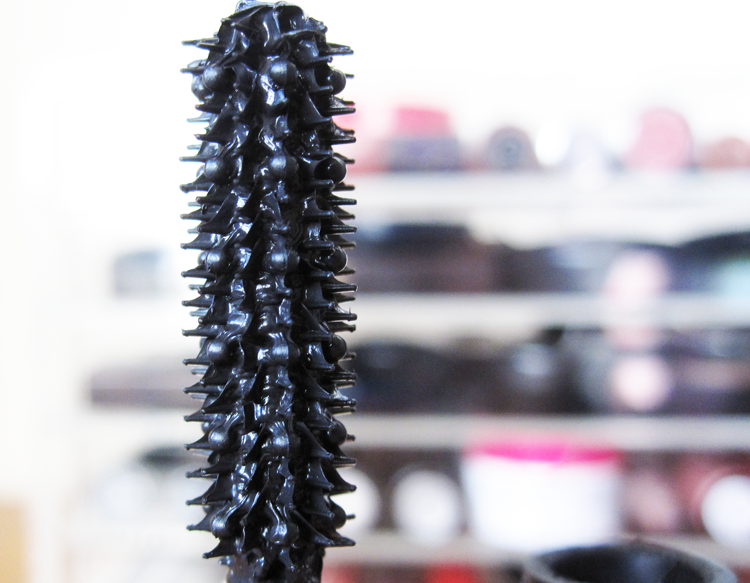 A picture of Bourjois Volume 1 Seconde Mascara wand brush