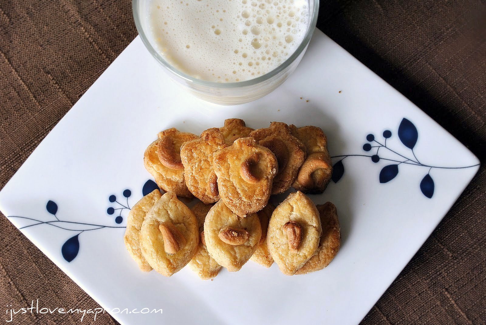 I Just Love My Apron Cashew Nut Cookies as We Call "Cookie Singapore"