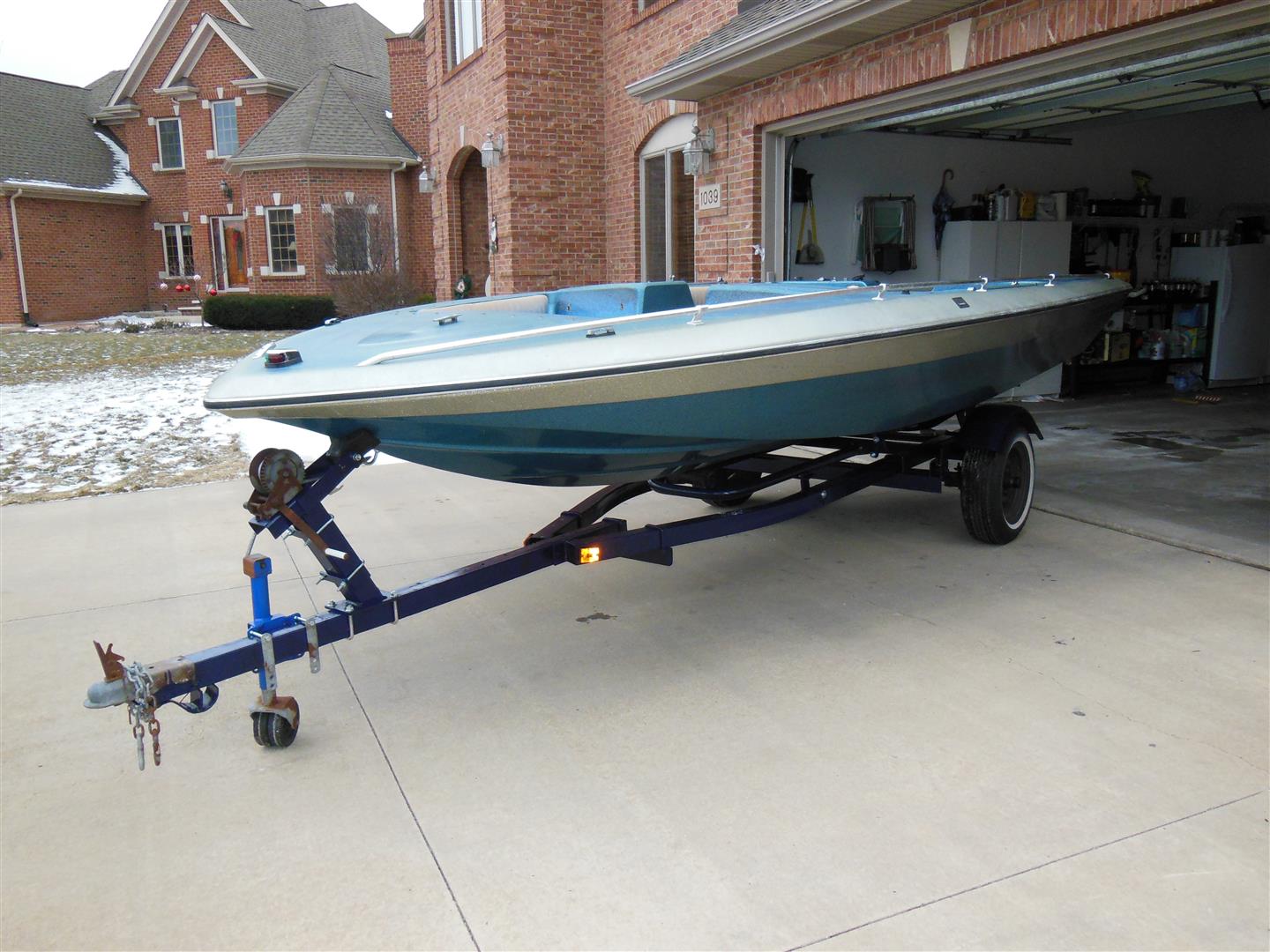 1979 Checkmate Trimate II February 21st, 2013 Buffing the Deck