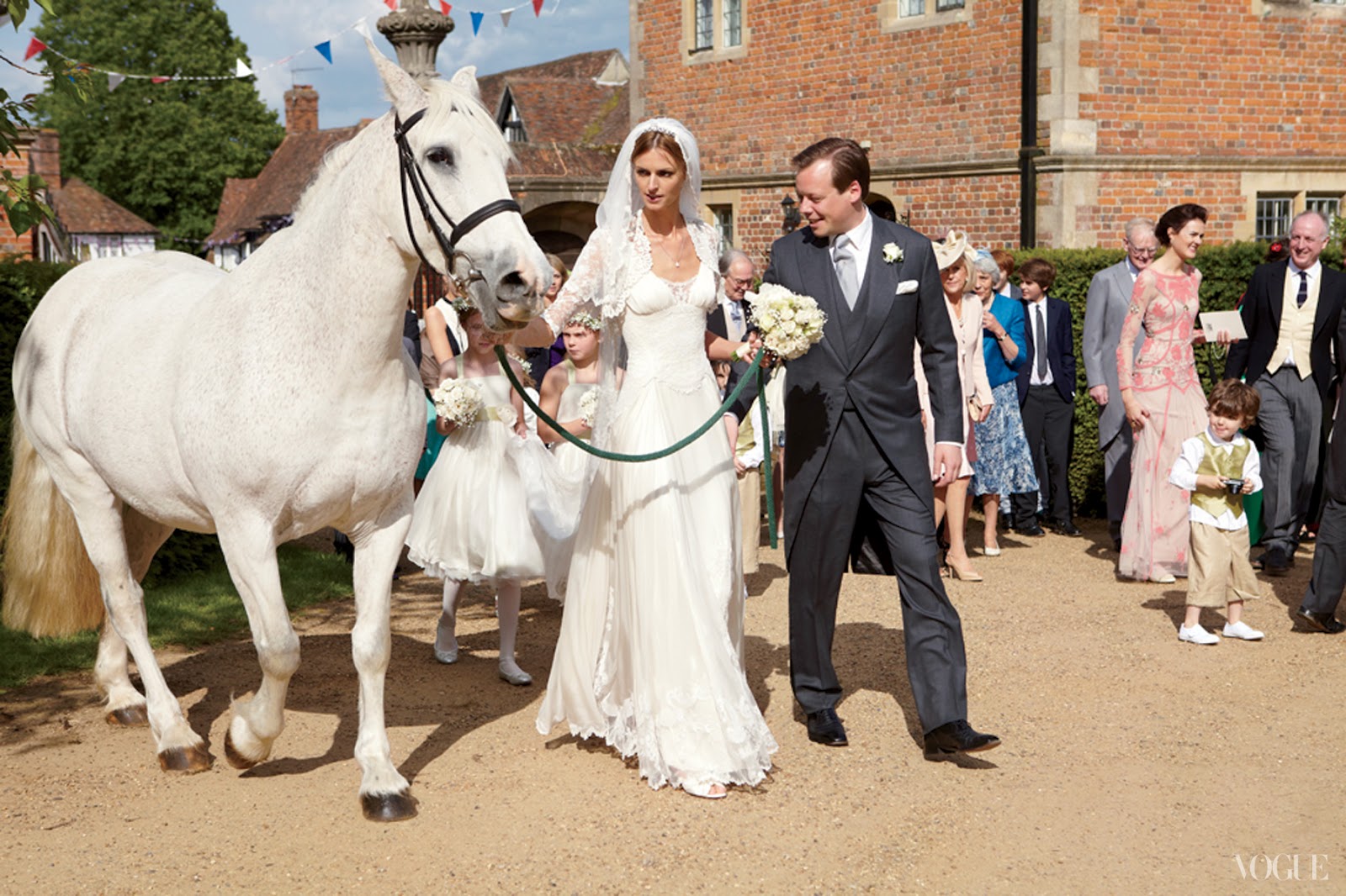 rivernorthLove English Countryside Wedding