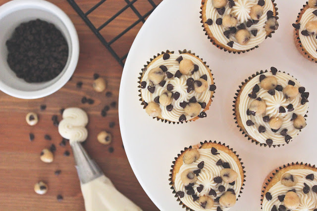 vanilla chocolate chip cookie cupcakes
