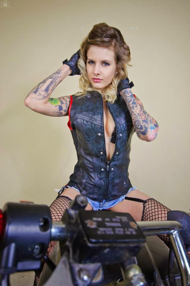 Amber Loulos Sexy Tattooed Girls