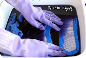 the little hedgehog: Dyeing Canvas Shoes
