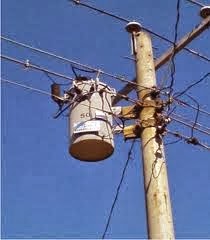 Jenis trafo yang digunakan untuk menurunkan tegangan listrik dari gardu induk menuju rumah adalah