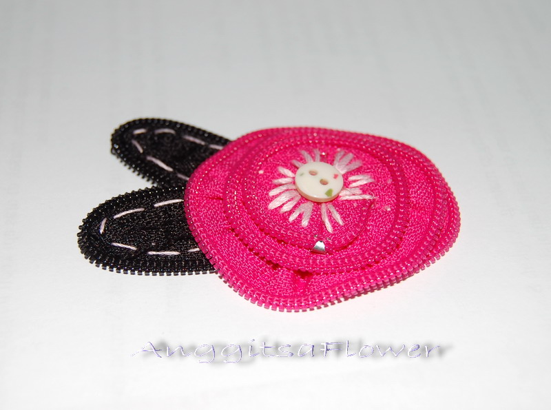 anggitsaflower handmade bros resleting mawar kecil small zipper roses brooch anggitsaflower handmade bros resleting mawar kecil small zipper roses brooch