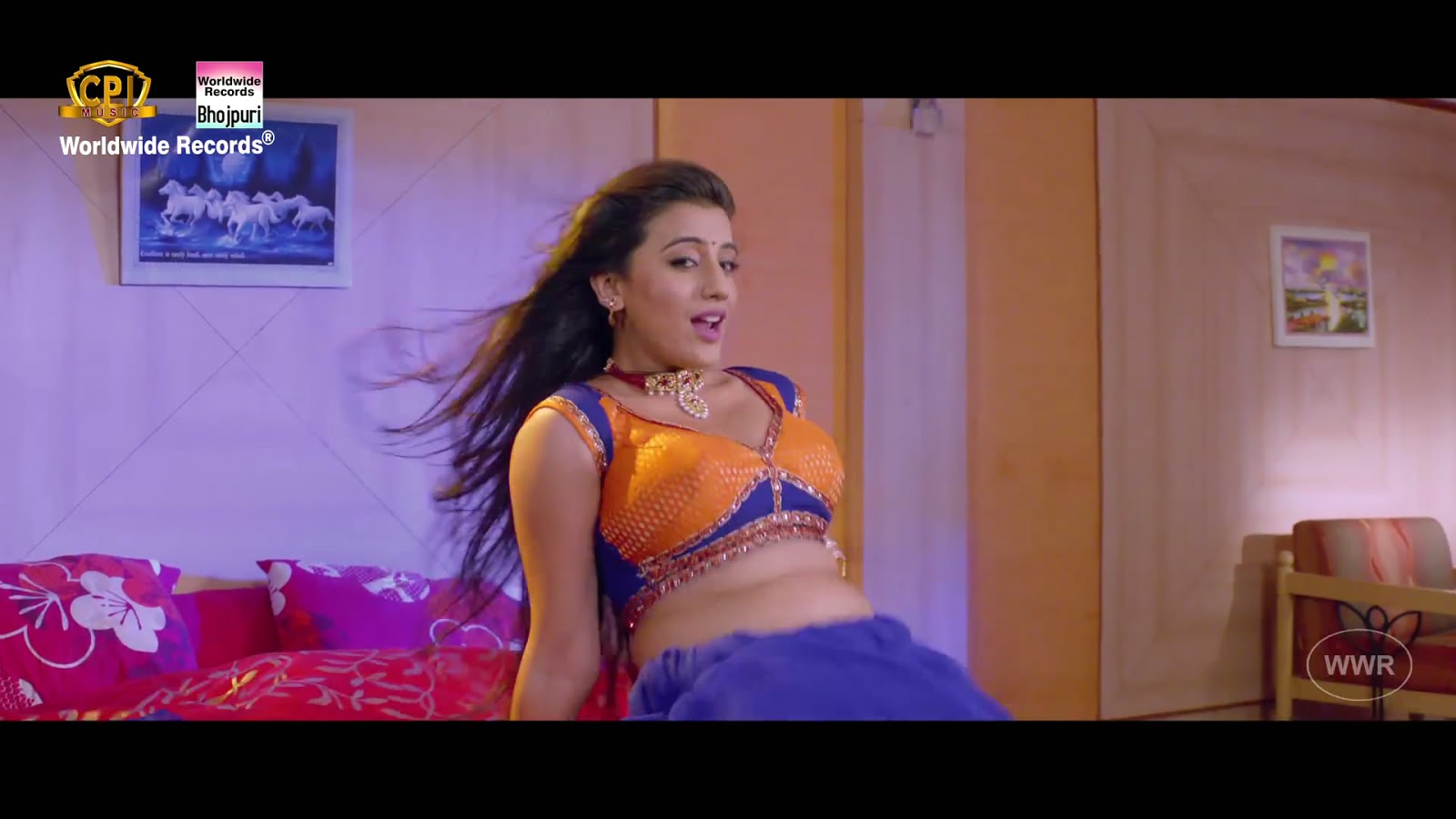 Indian Hot Actress: Bhojpuri Actress Akshara Singh hot navel and ...