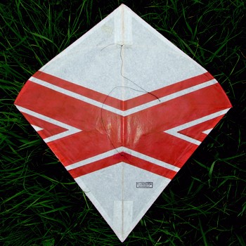 Gelasan Layang-layang Tiga Saudara: Gambar Layangan