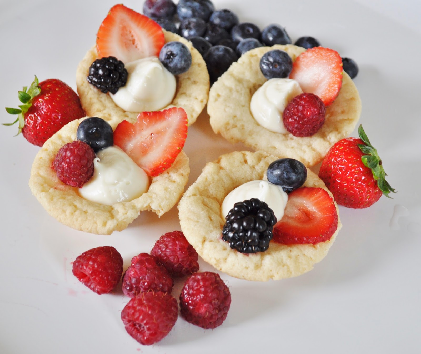 jessicaNdesigns Yummy Mini Fruit Tarts.