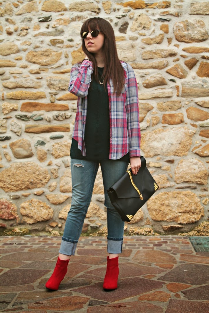 Red booties FASHION IN THE AIR