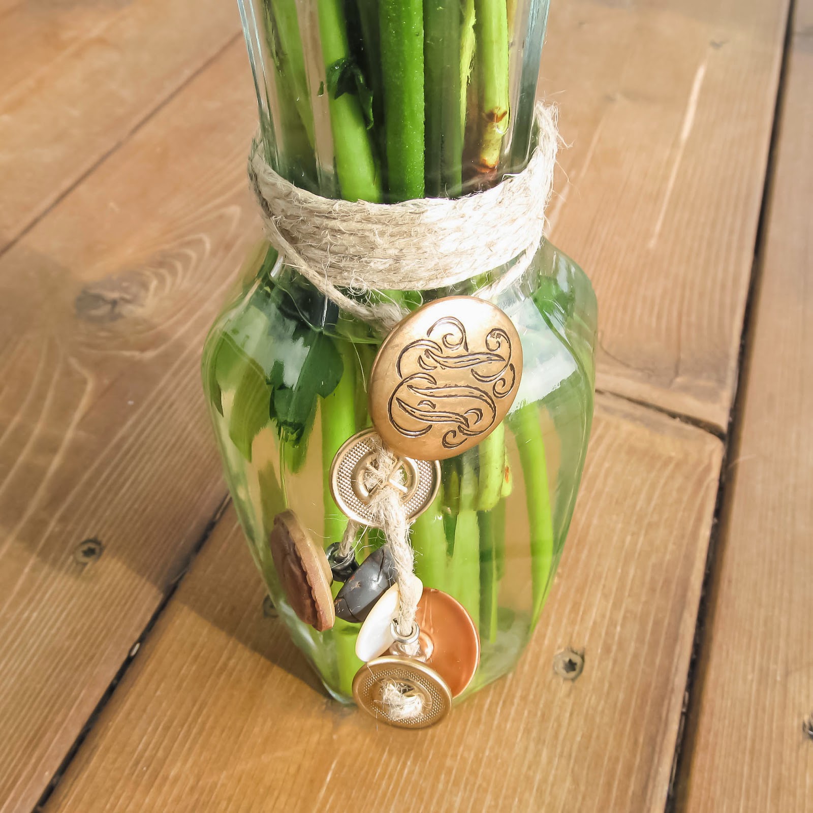 Use Hemp and Buttons instead of Ribbon! Muslin and Merlot