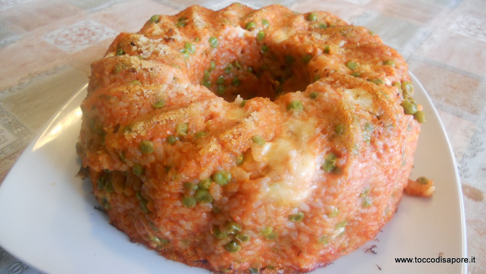 Timballo di riso al forno un primo piatto gustoso e bello da vedere