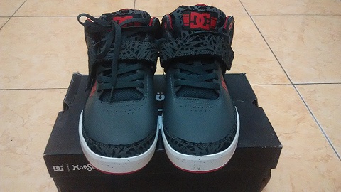 Sepatu DC Shoe USA Original black red strip and Granite Color size 44