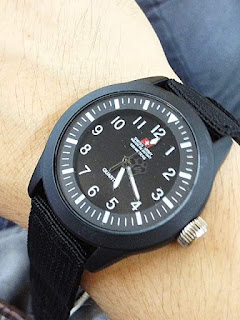 Swiss+Army+HM+Black+Canvas.jpg