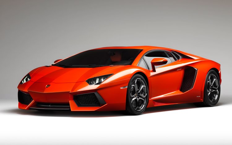 Here they are the first official pictures of the Lamborghini Aventador the