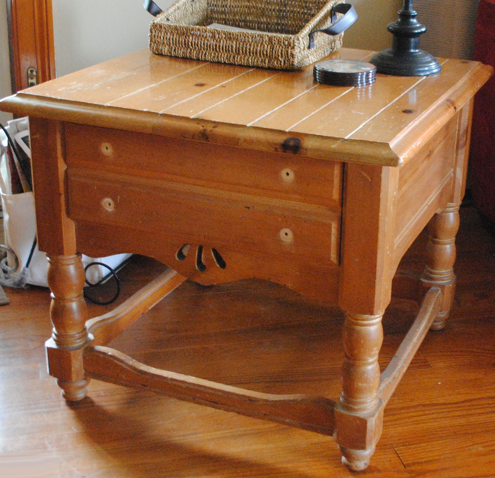 One Day at a Time Country to Craftsman End Table Makeover