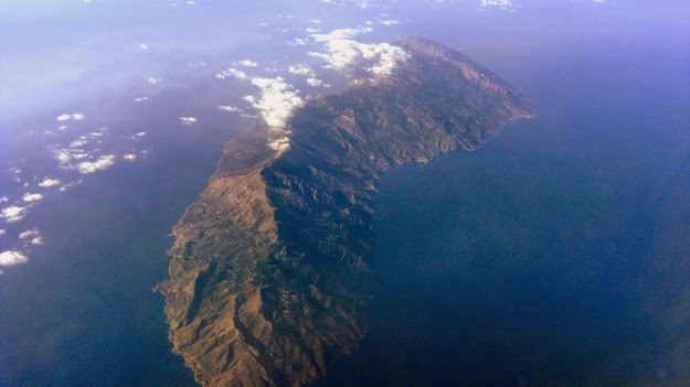 46. Icarus would have seen this beautiful place just before he crash-landed. (The island of Ikaria, named after the mythical figure.) - 49 Reasons To Love Hellas (Greece) 46. Icarus would have seen this beautiful place just before he crash-landed. (The island of Ikaria, named after the mythical figure.) - 49 Reasons To Love Hellas (Greece)