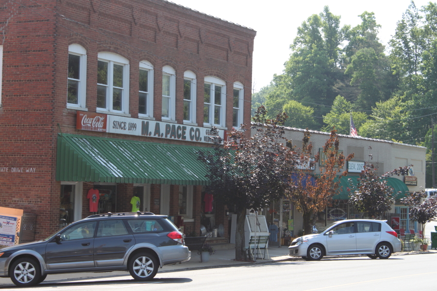 Miss Phoebe's Perch In Historic Saluda, NC