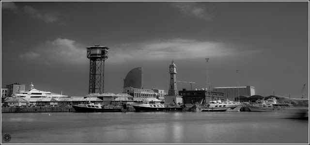 Maremagnum, Barcelona (Torre del Teleférico, Hotel "Vela" y Reloj)