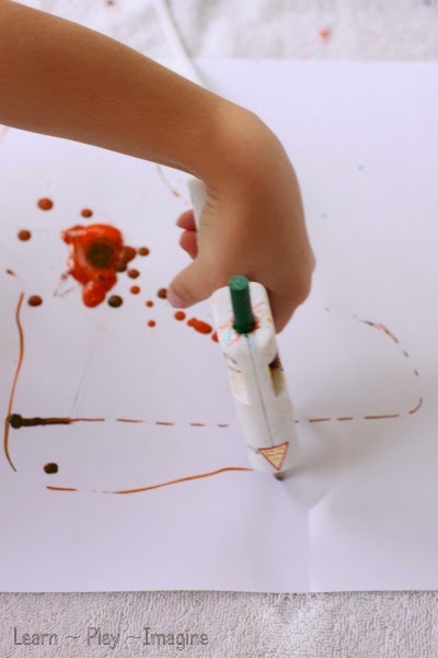 http://1.bp.blogspot.com/-LX8SF4dt5A8/Uy851jsUFMI/AAAAAAAAV-o/ON37fSNSjxU/s1600/Melted+Crayon+Art+with+a+Glue+Gun+(13).JPG