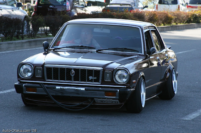 Toyota Mark II X30/X40 stary japoński samochód oldschool klasyk sedan