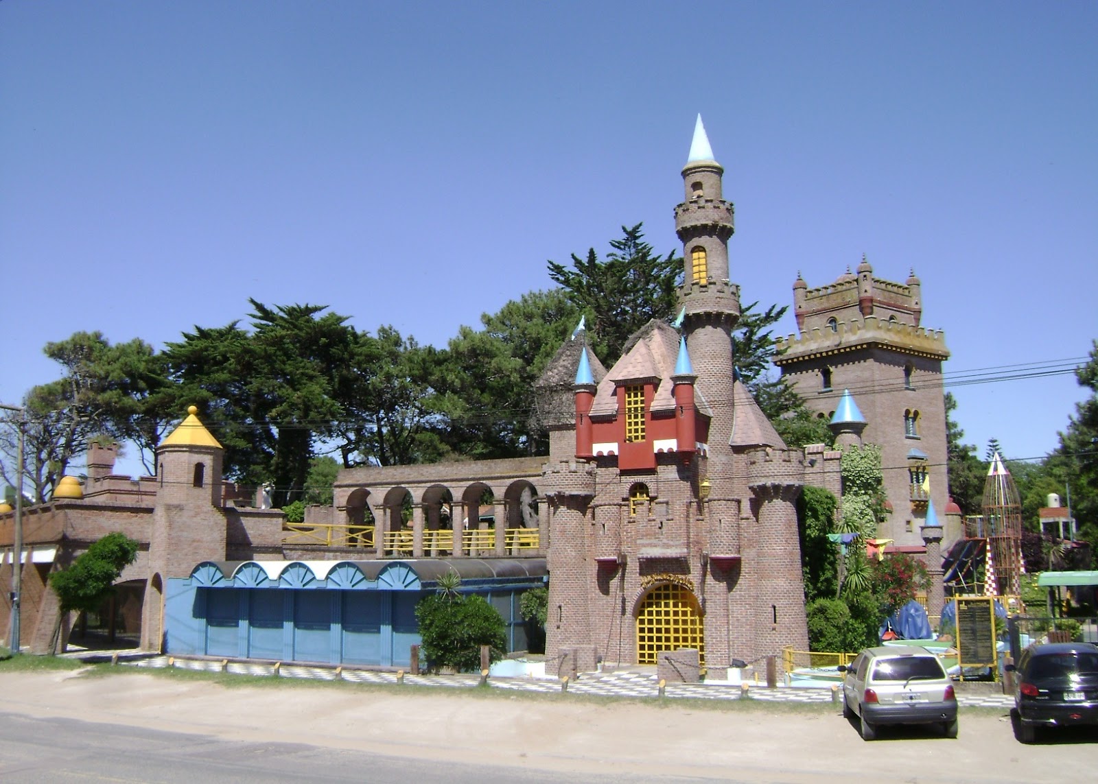 pensando la bronca CASTILLO