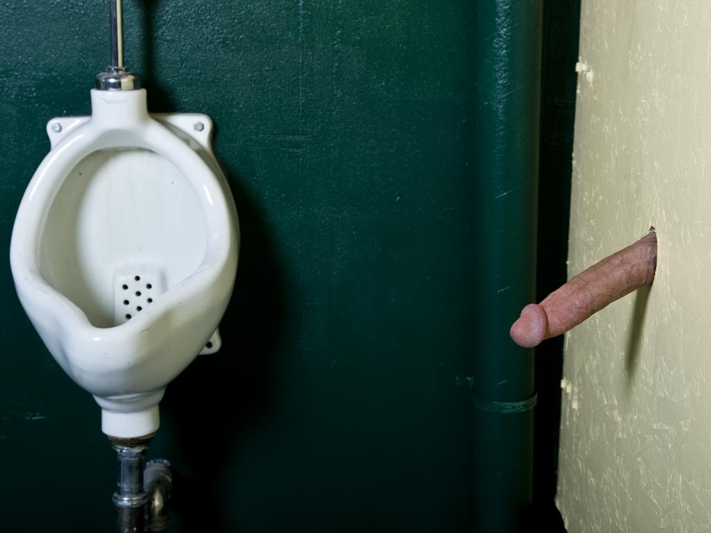 Порно В Дырочки В Туалете