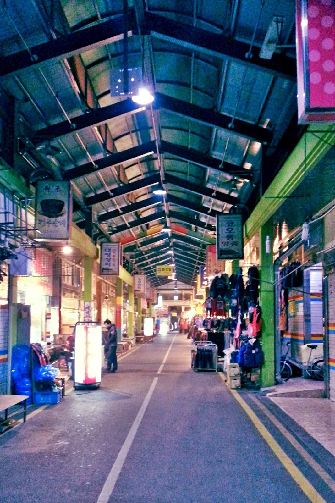 This traditional market was one of the 3 largest markets during Joseon Dynasty. Jeonju Hanok Village Slow City | meheartseoul.blogspot.com