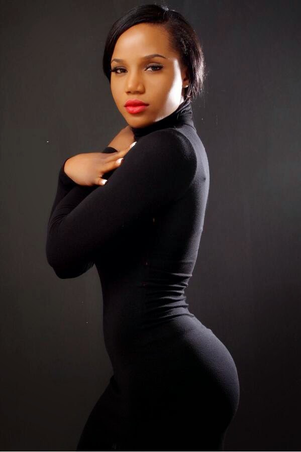 Maheeda's Beautiful All Black Photoshoot