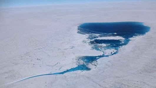 Large melt pool forming on Greenlands Ice Sheet Large melt pool forming on Greenlands Ice Sheet