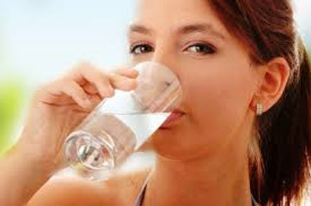 Apakah Wajib Minum 8 Gelas Air Perhari?