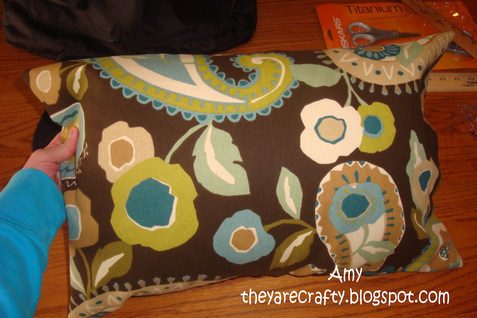 They Are Crafty DIY Pillow Covers