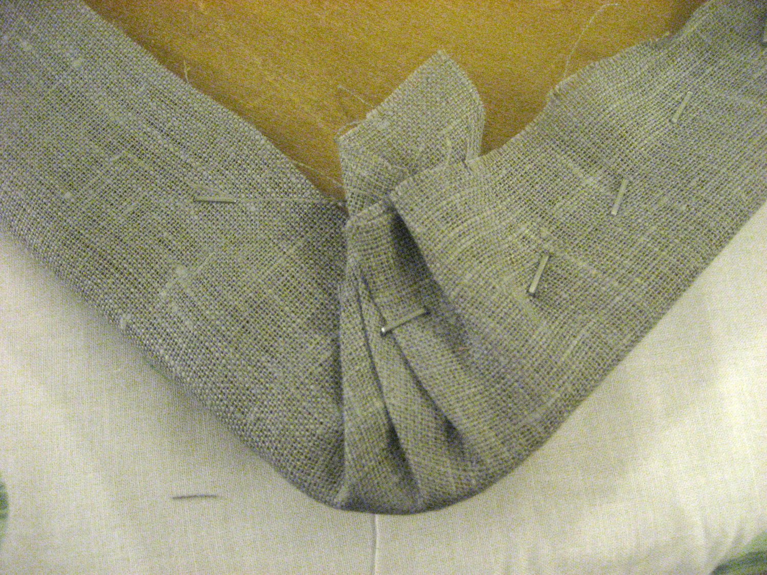 31 diy Reupholstering a Chair