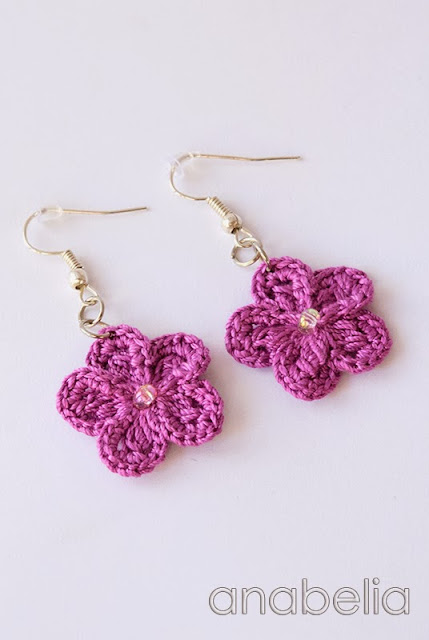 Crochet flower earrings by Anabelia