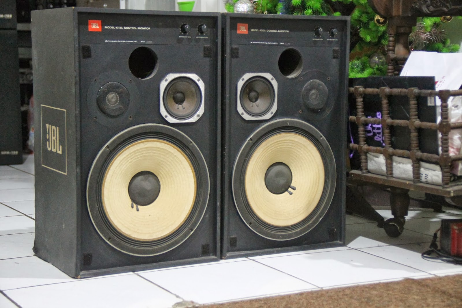 jual jbl l100
